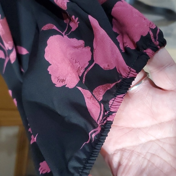 Torrid cold shoulder dusty purple floral rose pattern on black - Picture 3 of 7